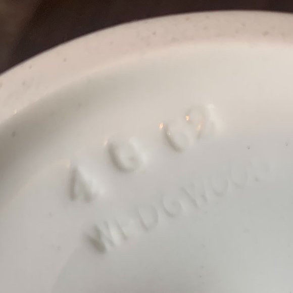 Wedgwood Etruria Barlaston Blue on White vase - 7 Inches Tall - Picture 6 of 7